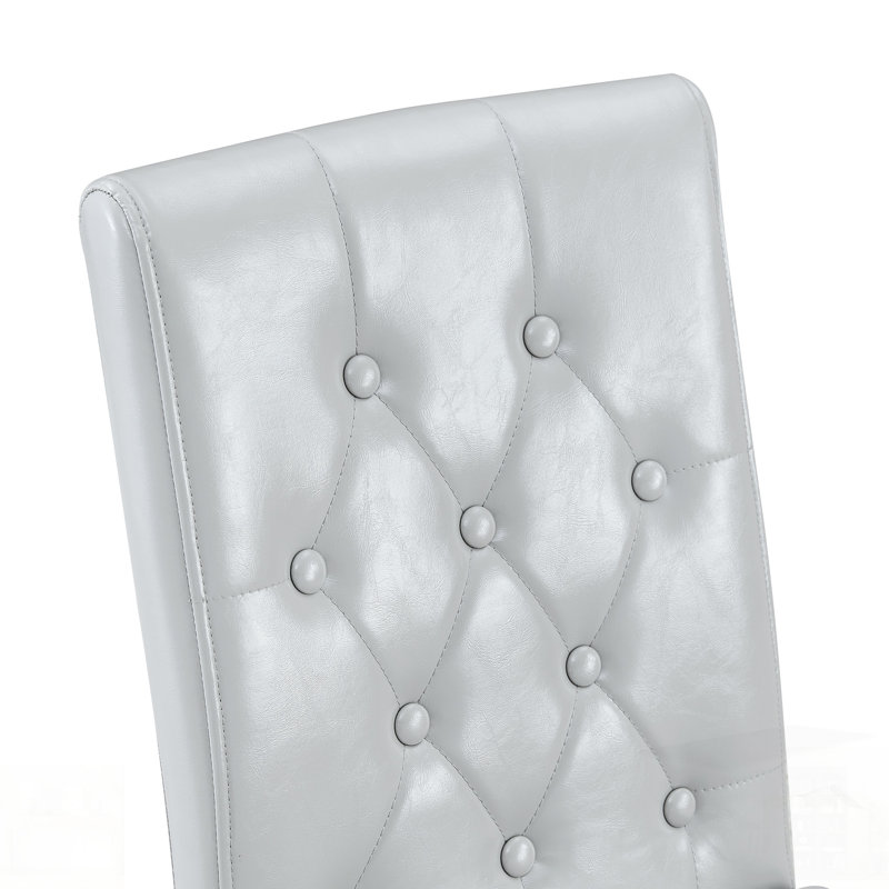 Chaises de salle à manger en polyuréthane avec dossier à boucle ergonomique, pieds en métal argenté et conception confortable pour divers environnements de salle à manger.
