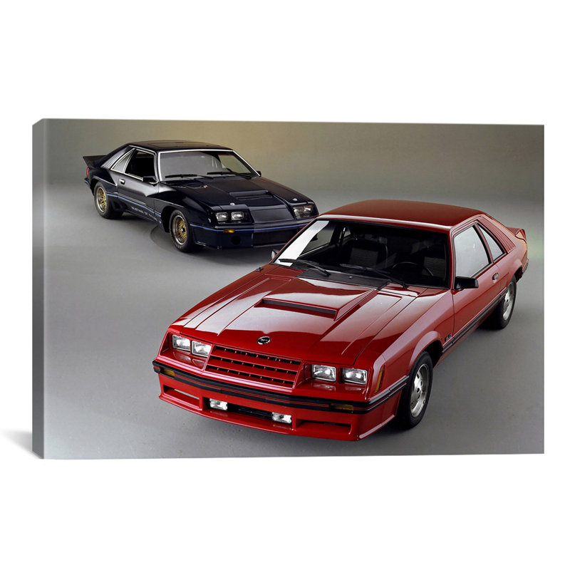 «Mustang GT Red» par Lyall, reproduction de photo sur toile, H 26 po x l 40 po x P 1,5 po