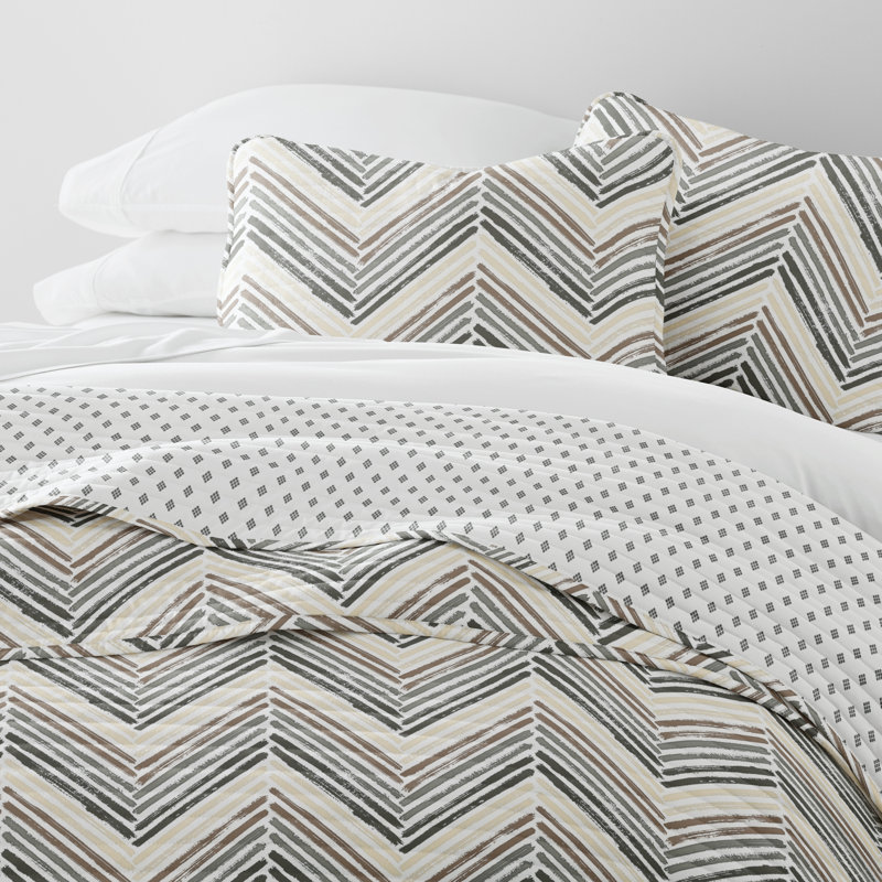 Light Gray Reversible Microfiber Full Quilt Set with Chevron Pattern
