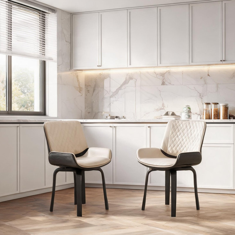 Chaise de cuisine ou de bureau à domicile, combinant un matelassage en losanges, conforme à la photo, et des détails en bois massif