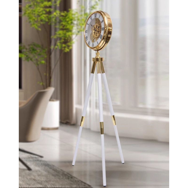 Horloge de sol contemporaine avec engrenages exposés