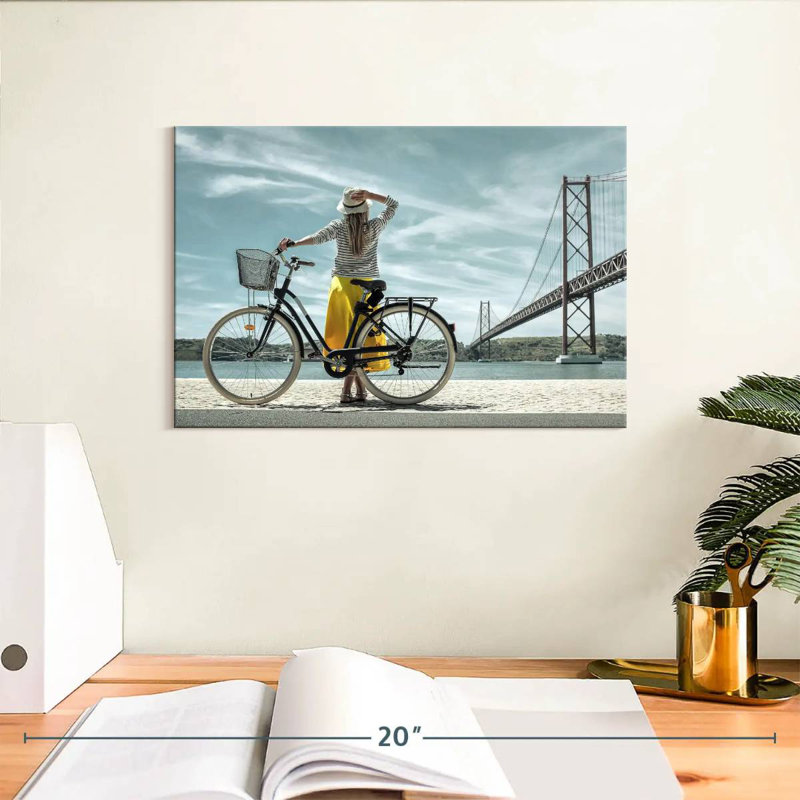 Senne, femme et bicyclette, H 8 po x l 12 po
