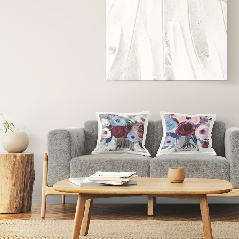 Ensemble de 2 coussins décoratifs imprimés Blue Bouquets par Annabelle Hall