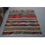 Tapis kilim anatolien rétro tissé à la main avec broderie complexe et motif rayé saisissant