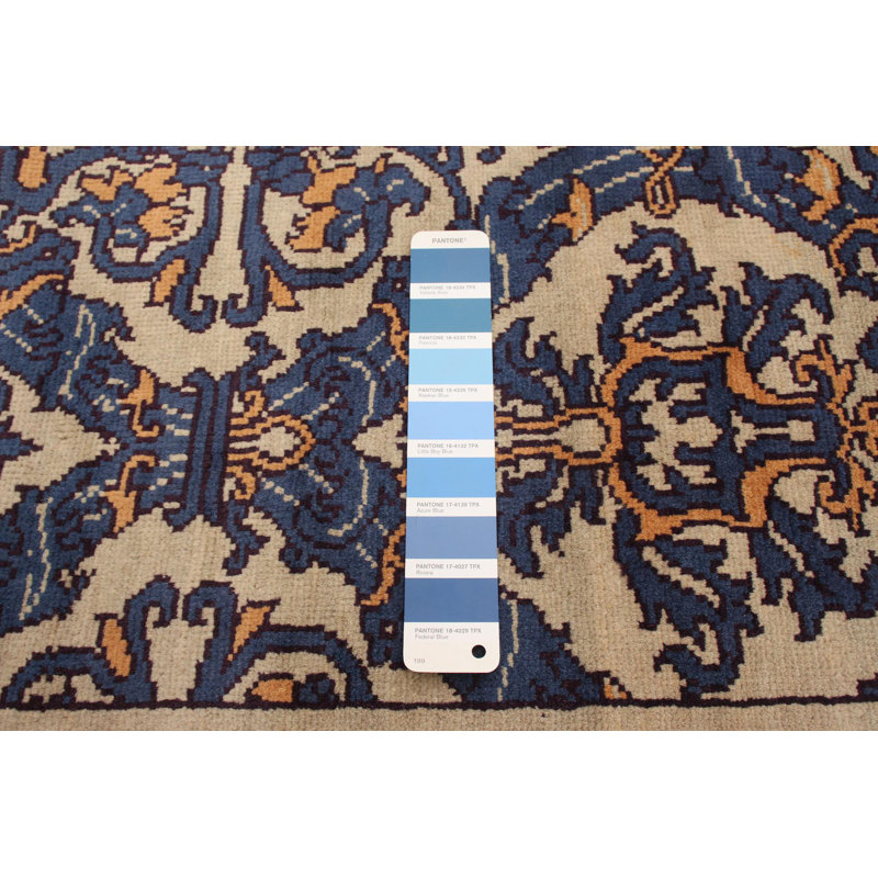 Tapis décoratif beige/bleu foncé en laine de conception unique 4 pi 2 po Derianna noué à la main