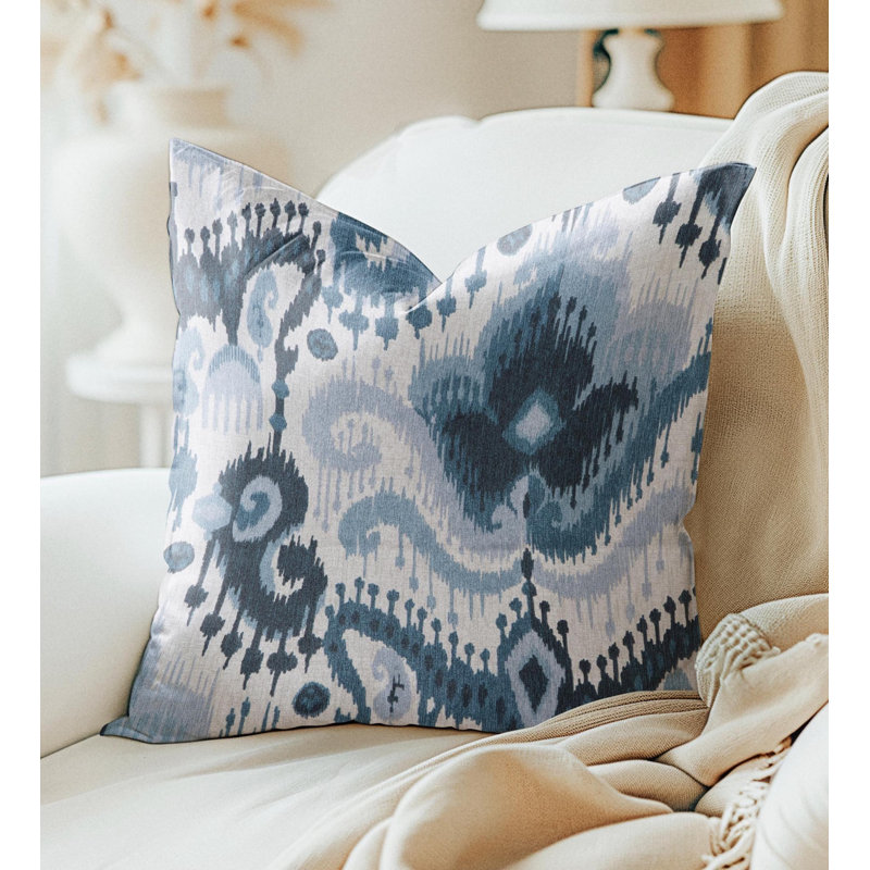 Housse de coussin ikat bleu marine à motif cachemire, Carré 17 po