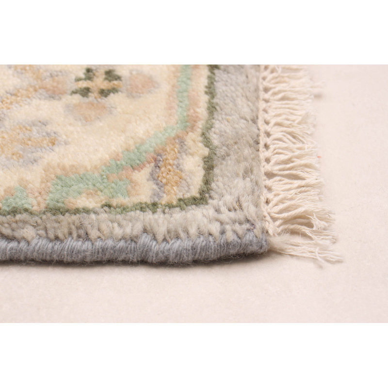 Tapis unique gris clair 2 pi 5 po x 7 pi 9 po Nepeta