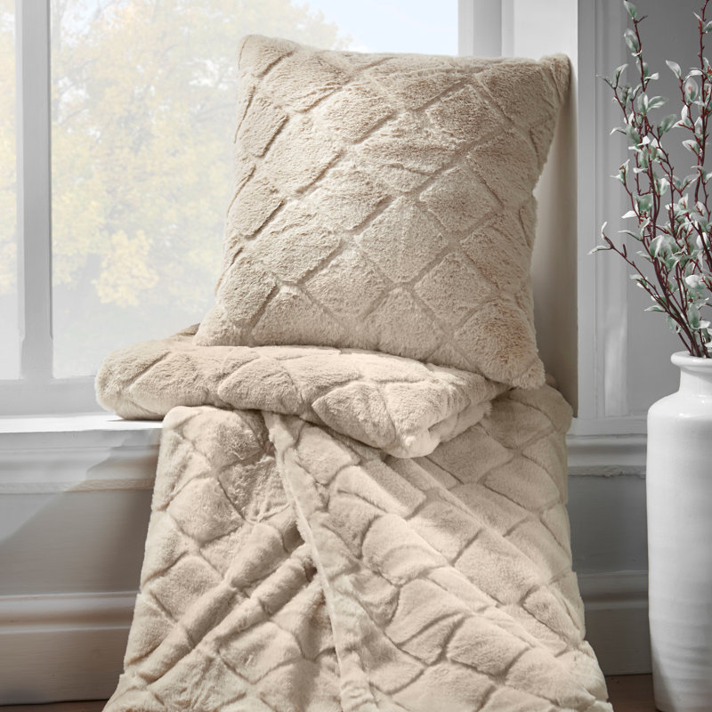Cosy Diamond Faux Fur Soft 130x170cm Blanket Throw, Natural