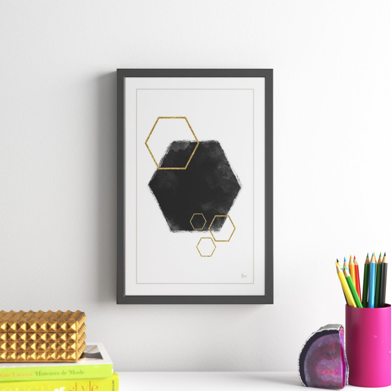 «Black Hole Hexagon» par Eyre Tarney, H 18 po x l 12 po x p 1,5 po
