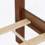 Lit en bois de pin exquis avec tête et pied de lit en rotin, avec plateforme centrale améliorée pour un confort et un style optimaux