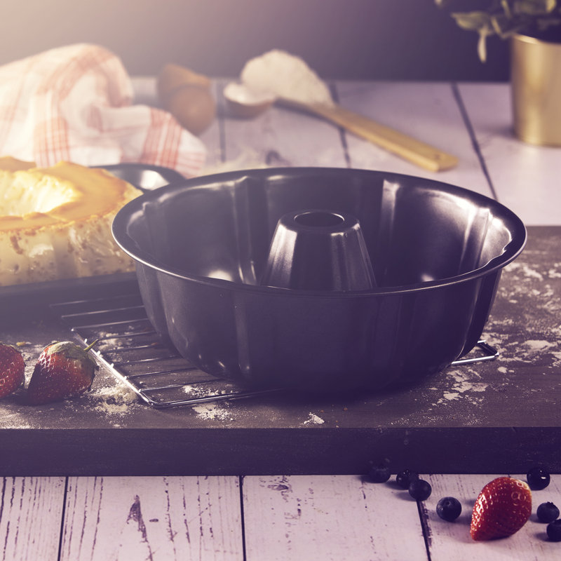 ROYALFORD Fluted Cake Pan, Brown