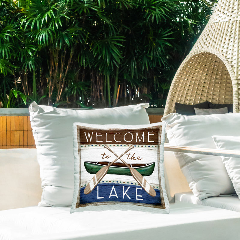 Coussin d'extérieur Welcome to Lake Rustic Canoe Crossed Paddles par Elizabeth Tyndall