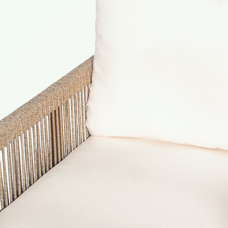 Fauteuil avec cadre en bois et coussin moelleux