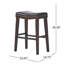 Tabouret de selle confortable avec structure en bois d'hévéa durable et cuir de polyuréthane doux, parfait pour les salles à manger modernes.