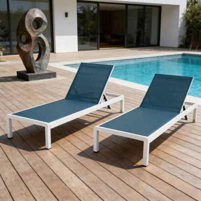 CHAISE LOUNGE