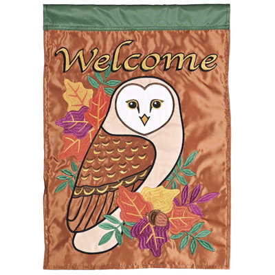Hibou de jardin avec feuilles d'automne