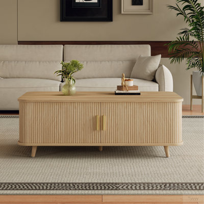 Table basse moderne Mid-Century avec rangement: finition en bois naturel, 4 tablettes ouvertes et 2 portes, pour le salon, le centre de divertissement, le cinéma maison