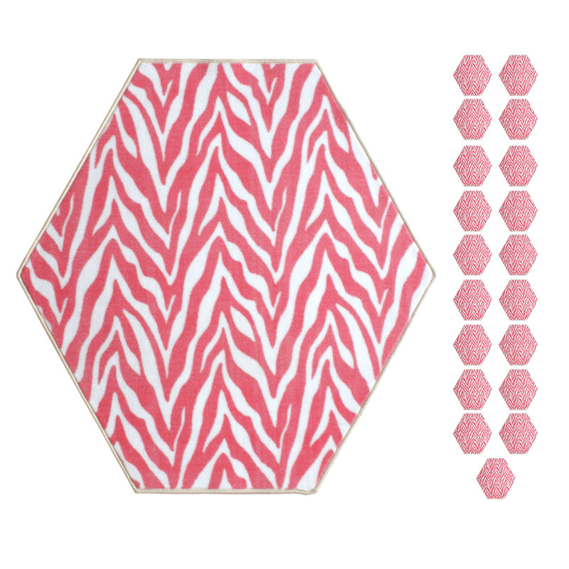 Tapis rose / blanc en nylon touffeté à la machine Bacquet, Hexagone 3 pi