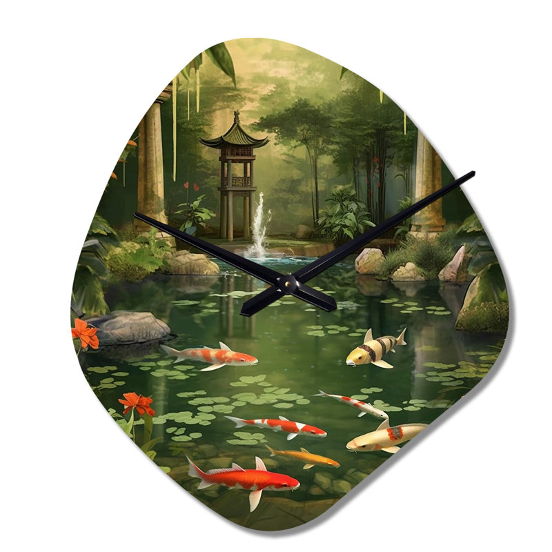 Bamboo and Koi Pond Showcase I - Horloge murale en bambou de forme irrégulière, horloge murale asymétrique traditionnelle