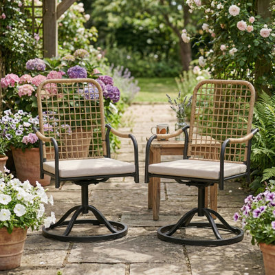 Chaise de patio pivotante à 360 ° en osier avec coussin