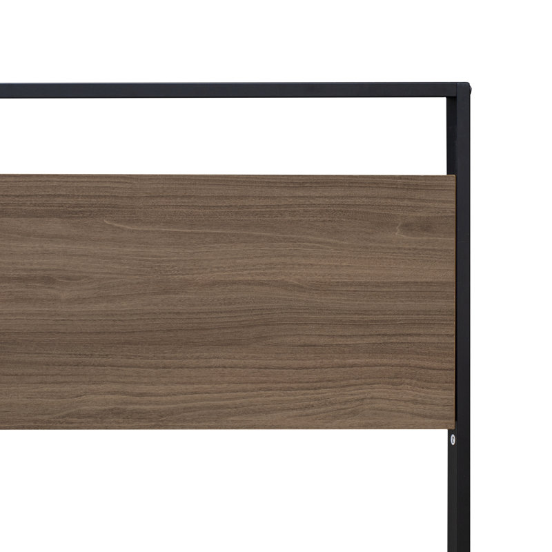 Lit plateforme en métal Wilson avec 4 pieds en métal - somptueux lit thermolaqué noir et stratifié de bois patiné, Simple