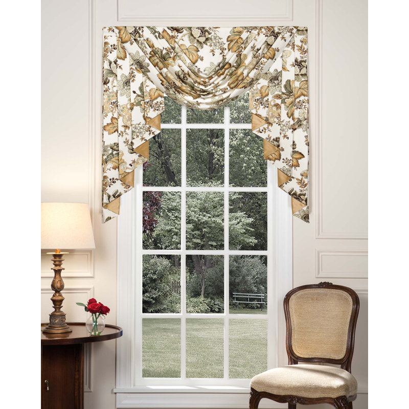 Edwinton Jabot and Cascade (3 pc)