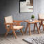 Chaise d'appoint beige et en bois pour une expérience culinaire élégante avec base stable et confortable