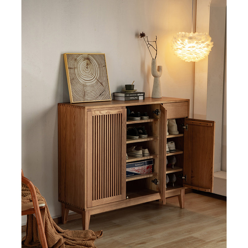 Armoire à chaussures en bois massif de style japonais avec porte à lattes ventilée