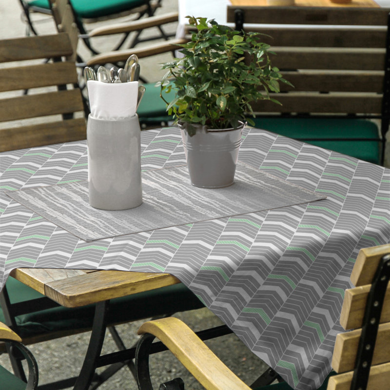 Nappe à chevrons à traits Stephenie, Gris / vert / blanc