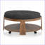 Repose-pieds capitonné de style transitionnel à assise profonde en lin avec tablette ouverte ton naturel / gris foncé | Structure en bois | Noyer brun