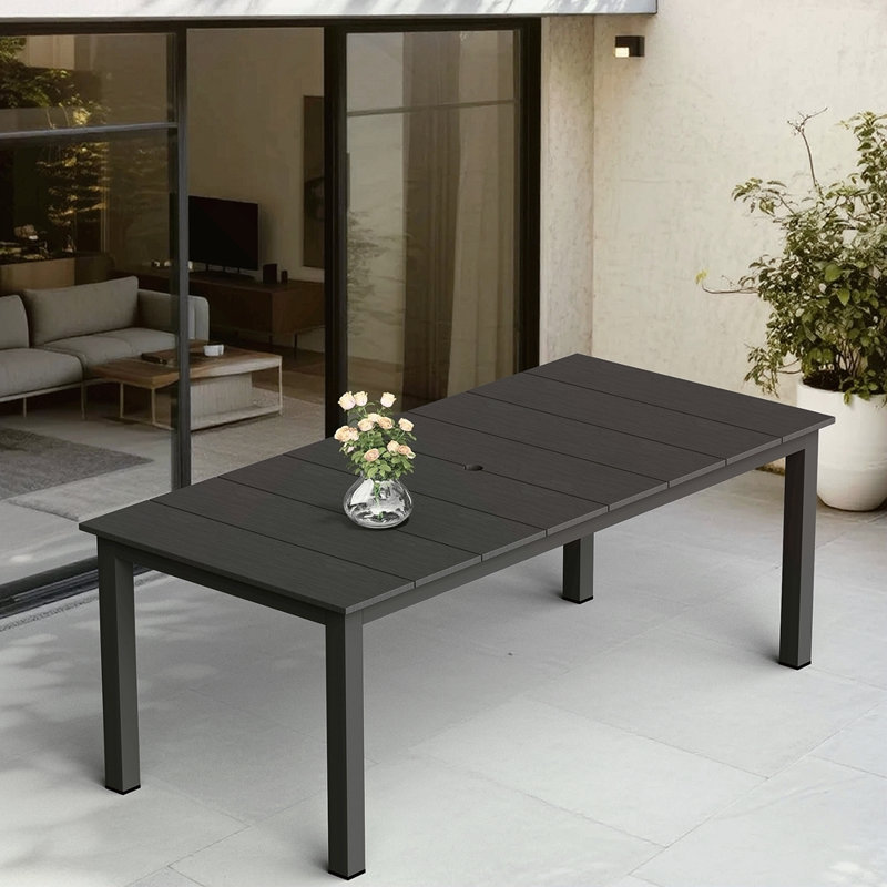 Une seule table de salle à manger extérieure qui peut être utilisée dans plusieurs cas de figure, Noir