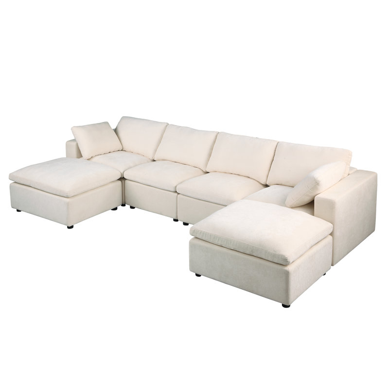 Canapé modulaire polyvalent avec repose-pieds, offrant confort et flexibilité pour tout espace de vie.