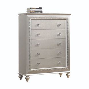 Commode à cinq tiroirs