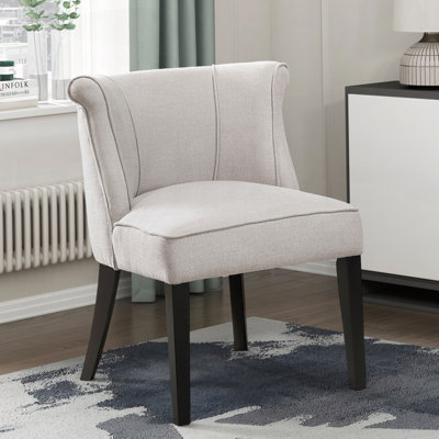 Chaise d'appoint rembourrée en mousse avec dossier courbé élégant pour les maisons modernes