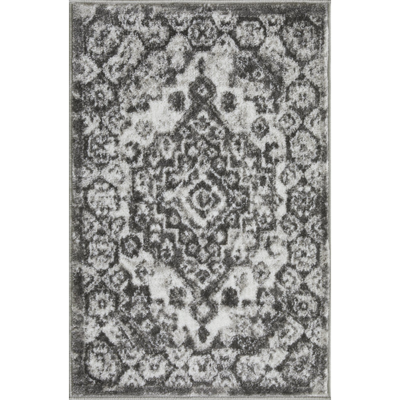 Raghdah Oriental Indoor Rug, Rectangle 2' x 3'