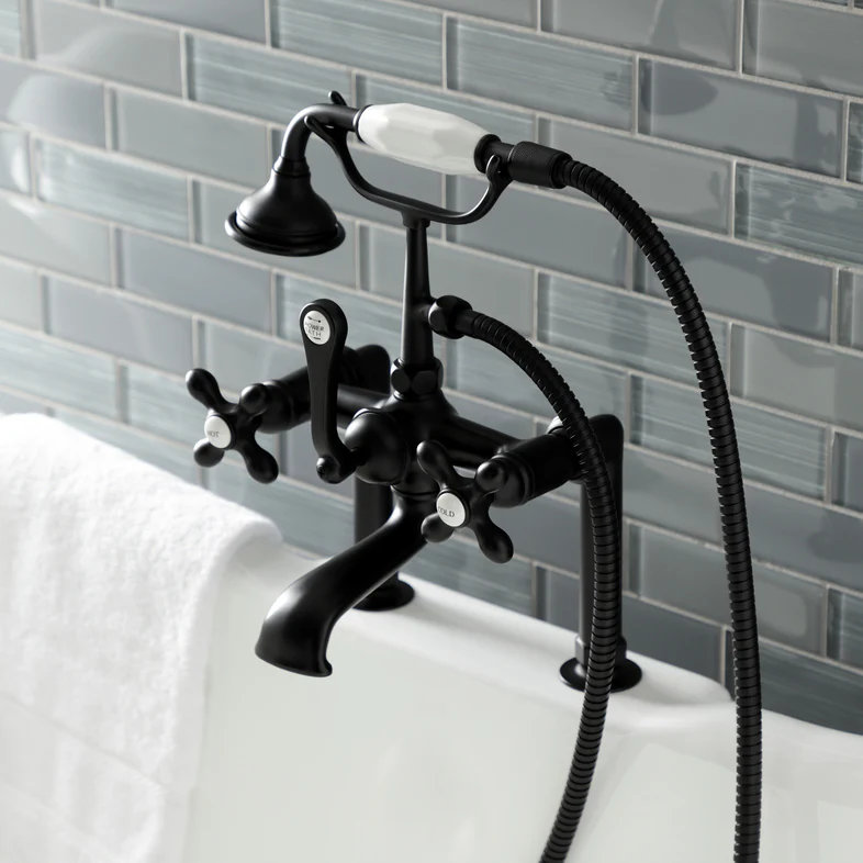 Robinet pour baignoire à pattes à 3 poignées et fixation sur le comptoir à 3 trous et cuivres Kingston, Laiton brossé