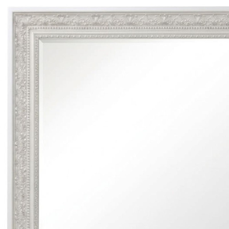 Miroir rectangulaire traditionnel encadré en bois Lella White, 112 cm (L) x 102 cm (H)