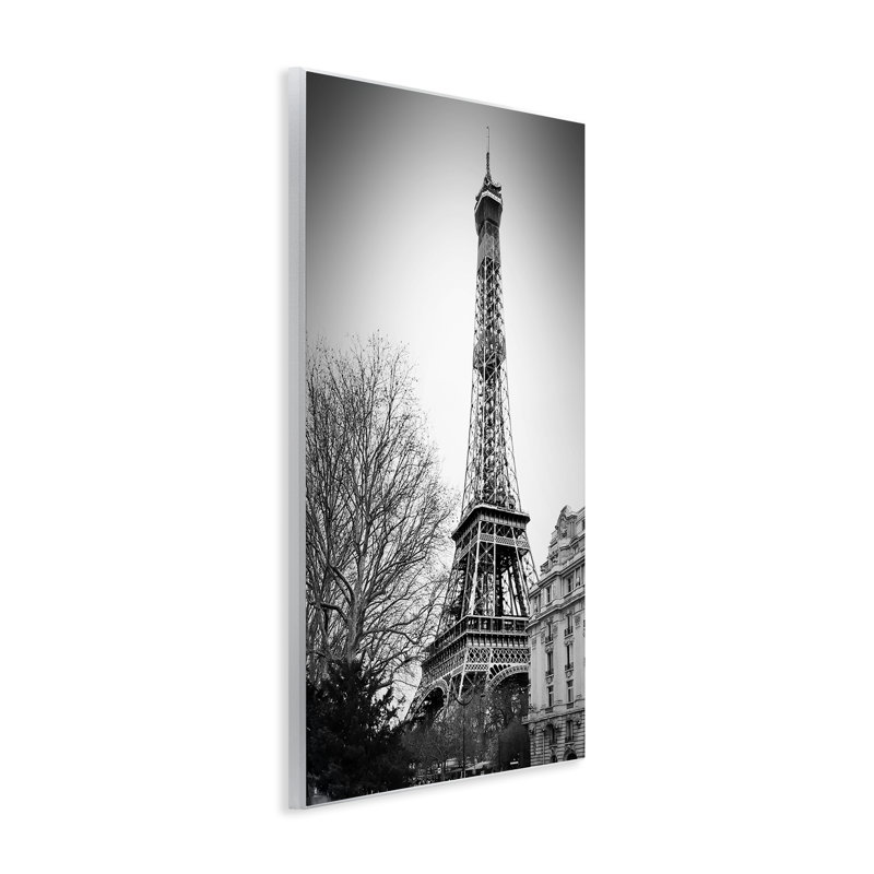 «Looming Eiffel Tower Scenery», art par CAD Designs, H 15 po x l 10 po