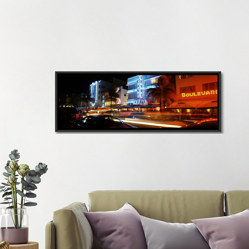 «Buildings at the Roadside, Ocean Drive, South Beach, Miami Beach, Florida», reproduction sur toile tendue
