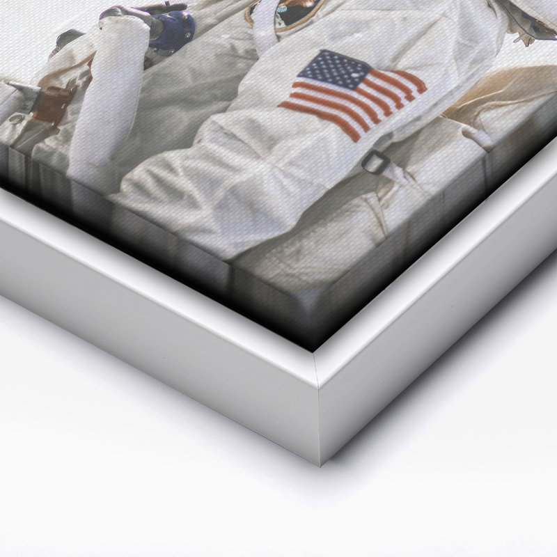 Astronaute, Canevas, H 12 po x l 16 po, Encadrement blanc