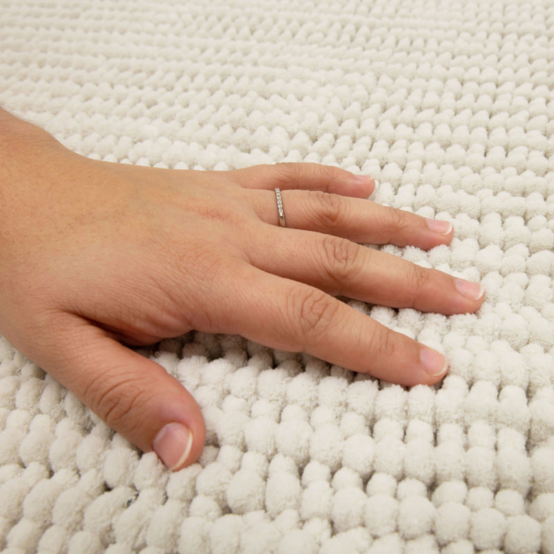 Wagnon Plush Memory Foam Stain/Fade Resistant Non-Slip Machine Washable Bath Mat, Parchment, 20" W x 34" L