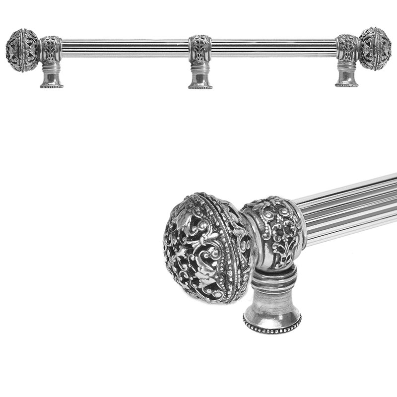 Juliane Grace avec grand faîteau à poignée longue 5/8 po avec rosette centrale, 18", Argent argent