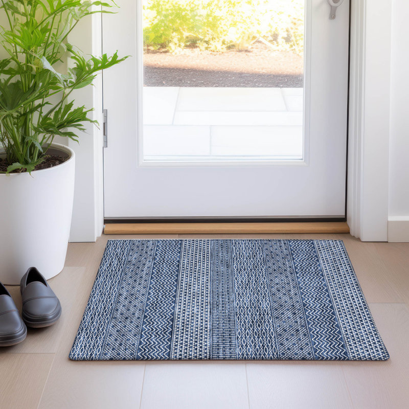 Tapis Tisdell avec envers antidérapant, Rectangle 1 pi 8 po x 2 pi 6 po