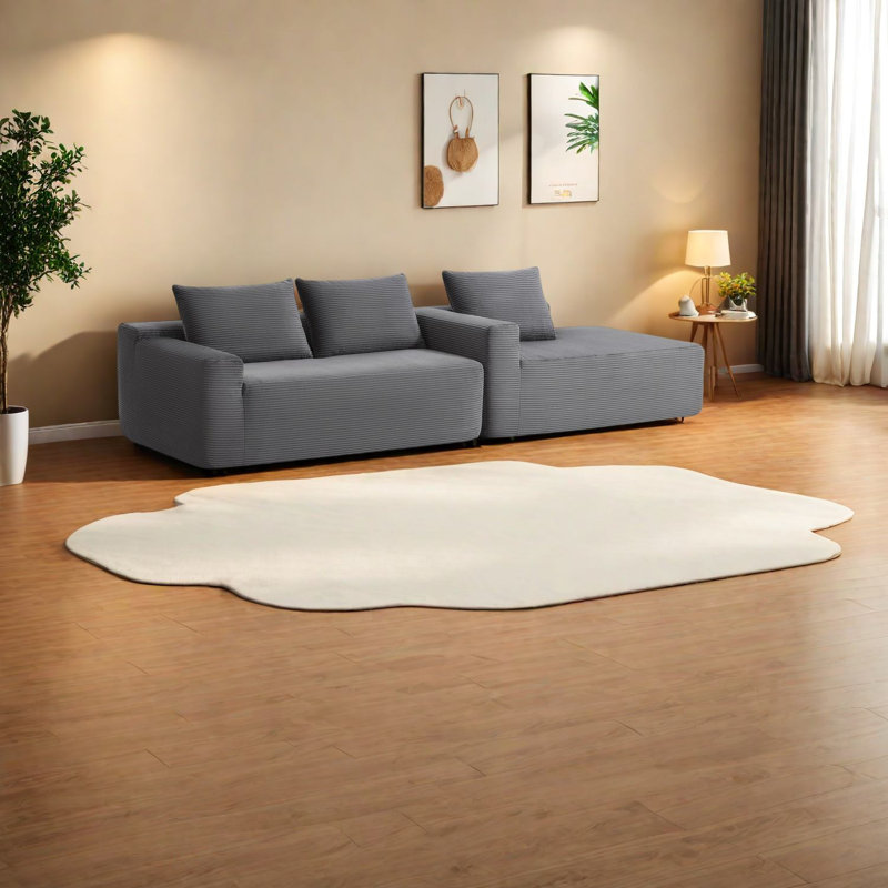 Canapé modulaire spacieux avec assise profonde, velours côtelé gris, salon
