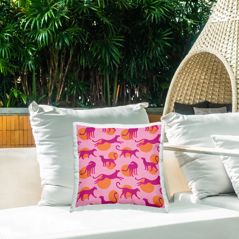 Coussin d'extérieur rose à imprimé léopard sur pois orange par Lisa Perry White