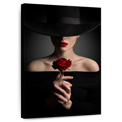 Femme en noir