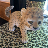 Vibhsa Handcrafted Cheetah Figurine (Golden)