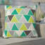 Coussin décoratif triangulaire-2008264440-1926861915