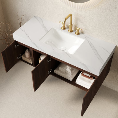 Meuble-lavabo de salle de bain 122 cm (48 po), armoire de rangement suspendue, comptoir en pierre frittée blanche de Carrare et lavabo en céramique avec 3 trous prépercés pour robinetterie, démonté, robinetterie et bonde non inclus, couleur noyer.