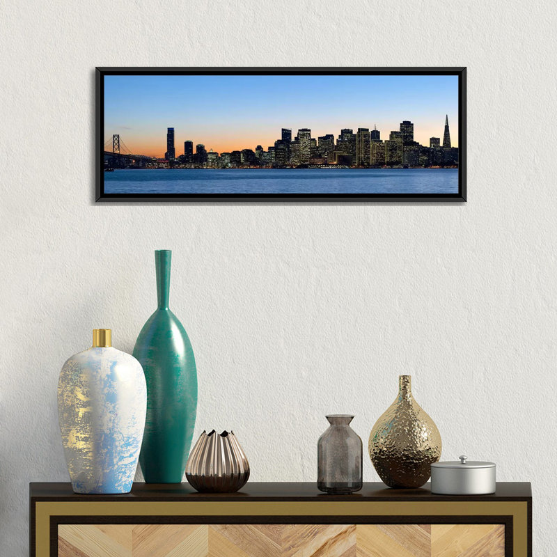 «City horizon» et un pont au crépuscule, Bay Bridge, San Francisco, Californie, États-Unis 2010 par Panoramic Images - Reproduction d'art sur toile de la galerie panoramique